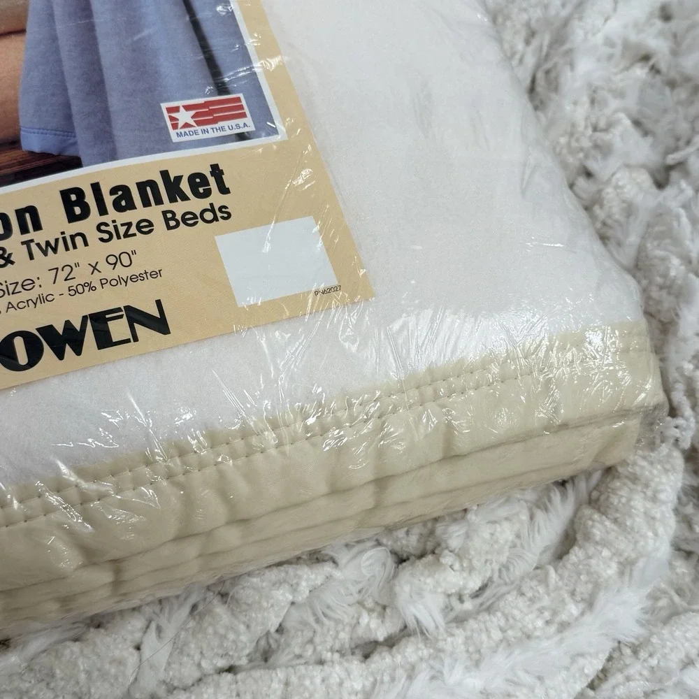 Vtg Owen Manchester Twin / Full Size Acrylic Blanket Soft Fuzzy Ivory Cream 80's
